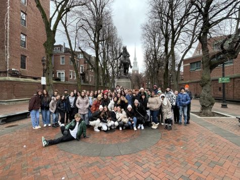 The sophomores pose in front of the Paul Revere Statue. (Lourdes Hernandez)