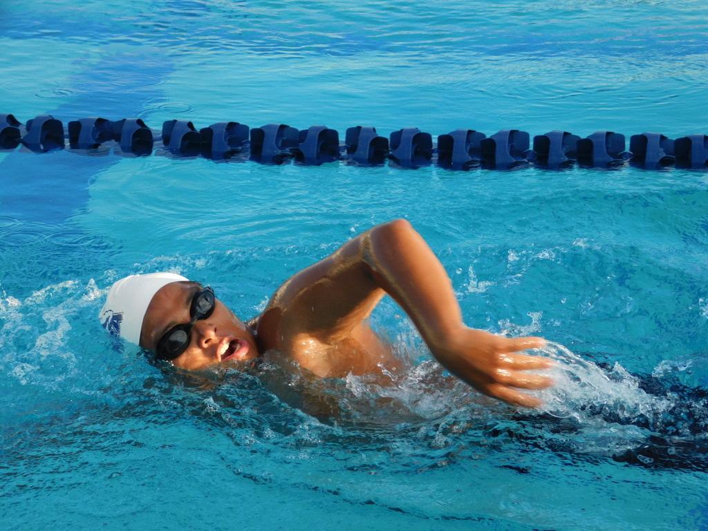 Swimming as fast as he can, senior Jared Safren pushes through the last 100 meters of his freestyle.