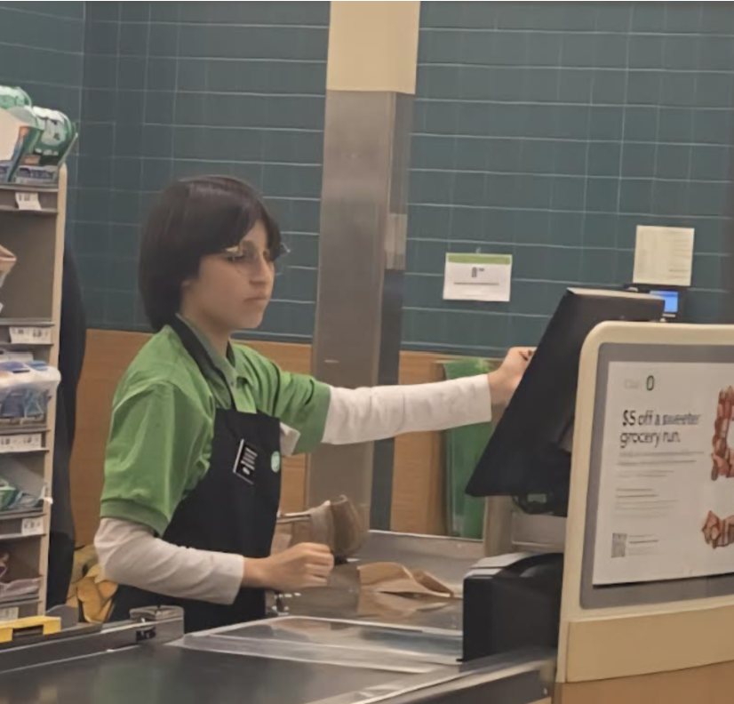 Senior Isabella Moralez Lopez rings up groceries during her shift at Publix on Sept. 15. “I learned to stay calm even when customers get upset,” Moralez said. (Micaela Cignoni)