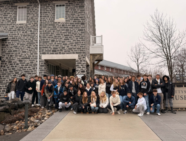 The Freshman class of 2030 stand in front of the Gettysburg Museum and Visitor Center.